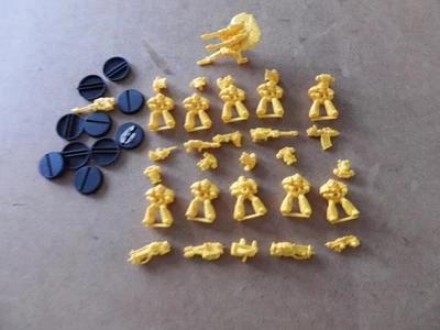 vintage Games workshop Warhammer 40k Space crusade yellow space marines figures - Image 1 of 4