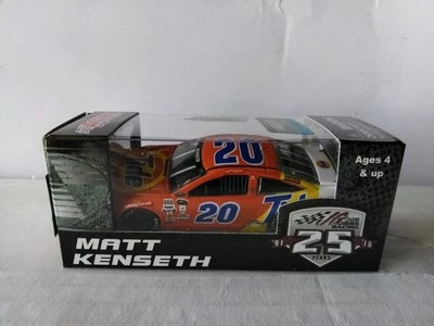 Toyota Camry Action NASCAR 1/64 Matt Kenseth #20 Tide 2016 Darlington Throwback Foto 1 de 4