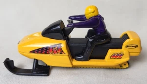 Vintage 1998 Mattel Matchbox Snowmobile 1:40 Scale Snow Explorer Yellow Die Cast - Picture 1 of 9
