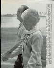 1968 Press Photo Vice President And Mrs Hubert Humphrey Stroll At Lake Waverly