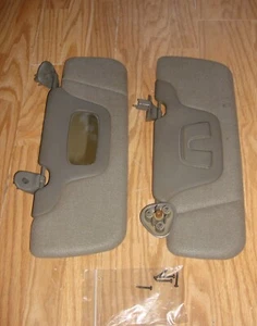 99-06 Chevy Silverado 1500 GMC Yukon Sierra Tahoe Pair Left & Right Sun Visor - Picture 1 of 6