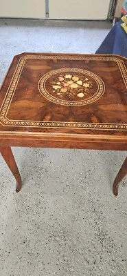 Mesa Multijuego Italiana con Incrustaciones de Madera con Ruleta, Damas Ajedrez y Backammon Foto 1 de 4