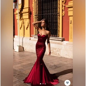 Alamour Emely Red Strapless Sweetheart Neckline Formal Gown Evening Dress - Picture 1 of 8