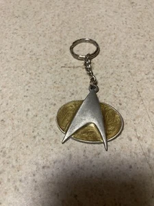 1994 ~ STAR TREK KEY CHAIN RARE Two-Toned Silver And Gold Insignia - Picture 1 of 2