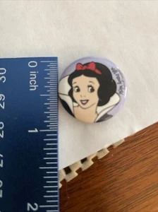 Disney Princess Snow White & The Seven Dwarfs Button Pin Badge Rare - Picture 1 of 3