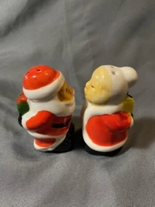 Ceramic Kissing Santa and Mrs Claus Salt and Pepper Shakers Set Vintage - Picture 1 of 4