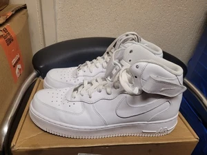 Nike Air Force 1 Mid 07 Herren Sportschuhe In Triple White Größe UK 9,5 - Bild 1 von 13