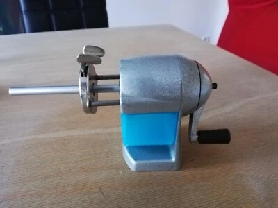 TOP Zustand ASIS 130 DDR Bleistift Spitzmaschine, Spitzer aus den 1964 er Jahren - Bild 1 von 4