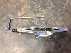 1996 96 90s lexus sc300 Gs300 oem spare wheel tire scissor Floor Jack Car Lift - Picture 1 of 2