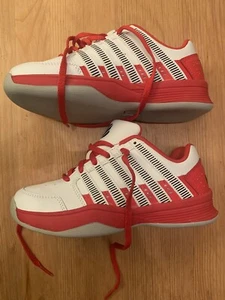 K Swiss Tennisschuhe Kinder Farbe Rot Weiß Größe 33 ungetragen - Bild 1 von 5