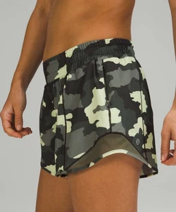 Lululemon Hotty heiße niedrig geschnittene Shorts 4" Camouflage knackig grün Athletik Fitnessstudio Damen 8 - Bild 1 von 13
