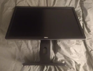 Modern Workhorse: Dell UltraSharp U2412M 61 cm - 24" - 16:10 - 1920x1200 LED - Bild 1 von 4