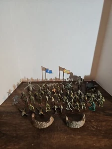 Posten Plastik Armee Männer, Stacheldraht, Felswände, Kampfjet, Kampfhubschrauber - Bild 1 von 19