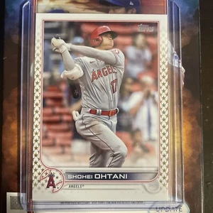 2022 Topps Series 1 - Gold Star #1 Shohei Ohtani - Picture 1 of 2