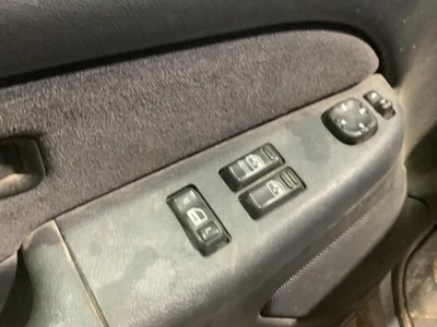 Used Front Left Exterior Door Handle fits: 2002 Chevrolet Silverado 1500 pickup Foto 1 de 4