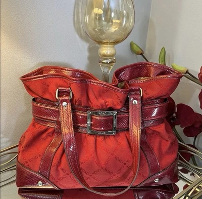 Bolso de hombro Y2K XOXO rojo con piel de serpiente imitación cuero y herrajes plateados Foto 1 de 4