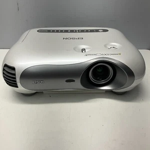 EPSON PowerLite Home Cinema 500 Projector HC H534A Silver Edition 1900 Lamp Hrs - Picture 1 of 6