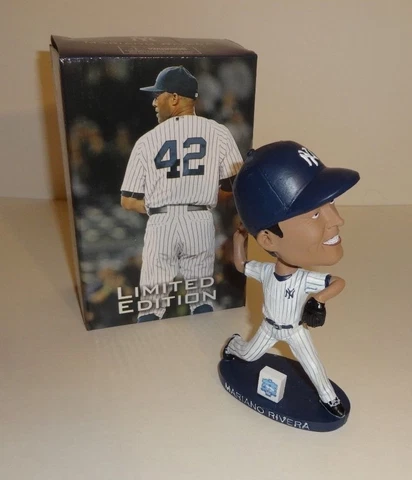 RARE NY YANKEES UNIVERSE MARIANO RIVERA LIMITED EDITION BOBBLEHEAD DOLL 2011 NEW Cover