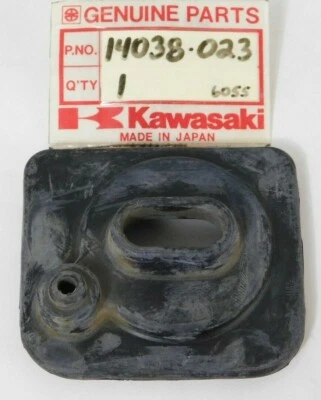 Оригинальная резиновая крышка карбюратора NOS Kawasaki A1 A1SS A7 A7SS 250 350 14038-023 от оригинального производителя - Изображение 1 из 3