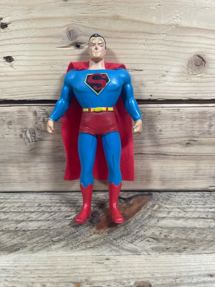Boneco de ação DC Comics Superman 6” NJCroce S13 capa azul vermelha 1117 brinquedo de super-herói - Imagem 1 de 4