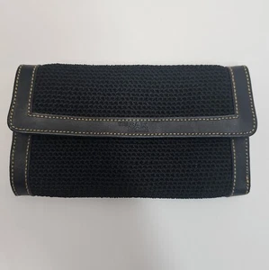 Portafoglio SAK all'uncinetto in pelle nera con rifiniture a tre scomparti tasca - Foto 1 di 17