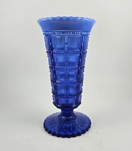 Jarrón de apio acanalado de vidrio opalescente azul cobalto bloque con cuentas de vidrio imperial - Imagen 1 de 6