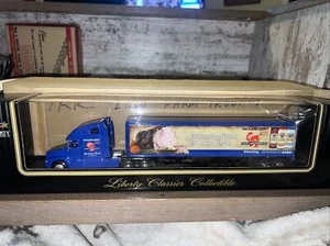 1/64 Freightliner C120 48’ Trailer 2020 Farm Technology Days Huntsinger Farms - Picture 1 of 14