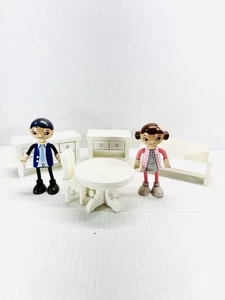 Ceramica Barn Hape Moderna Famiglia di 2 Bambole Flessibili in Legno e Mobili in Legno - Foto 1 di 9