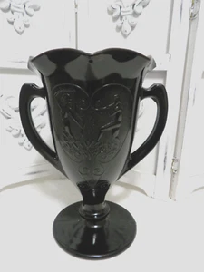 Vintage L.E. Smith schwarzes Glas Dbl Urnentrophäenvase mit Griff ~ tanzende Nymphen ~ NR! - Bild 1 von 4