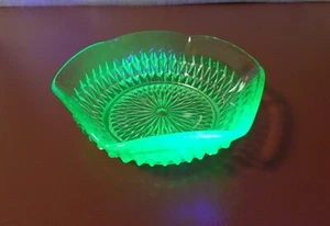 Vintage Uranium Green Depression Glass Small Dish with Star Cut Pattern - Picture 1 of 4