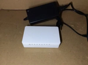 Hisource Hi-SF41 10/100 4 Port LAN Fast Ethernet Router Desktop Ethernet Switch - Picture 1 of 3