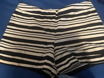 Apt 9 Shorts Womens Size 18 Black White Pattern Cuffed Casual Stretch Leisure - Image 1 of 3