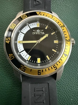 Reloj Invicta Specialty Hombre 12847 Buzo Banda Goma Negra Cuarzo Analógico 45mm 8" Foto 1 de 4