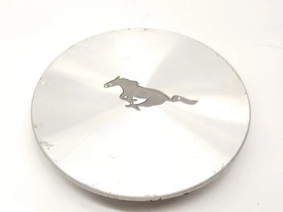 Tapa central de rueda Ford Mustang 1996-1998 OEM (1) plata única F7ZC-1A096-AA Foto 1 de 4