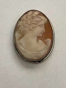 Broche o colgante vintage con cameo en tono plateado - Imagen 1 de 6