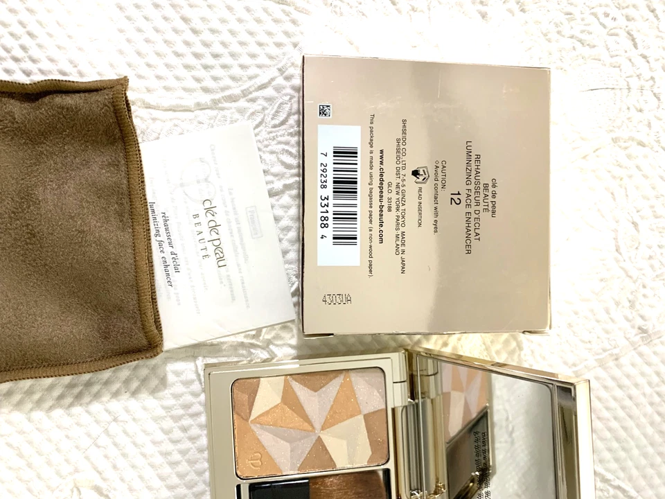 Nuevo potenciador facial iluminador Cle De Peau #12 Foto 1 de 1