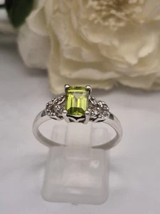 Sterling Silver Rectangular Peridot and Topaz Dress Ring. Stunning. Size R1/2 - Picture 1 of 10