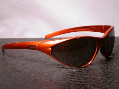 Gafas de sol deportivas envolventes naranja brillante Julbo tonos hechas en Francia Foto 1 de 4