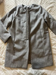 Liz Claiborne grauer Mantel aus Wollmischung mit Schmuckdetail Größe Medium - Bild 1 von 6
