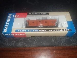 Walthers Plat. Line-Milwaukee Road Rib Side Caboose Oil Vers. HO #732-7671 NIB - Picture 1 of 2