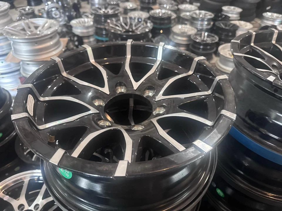 15" X 6", 6 LUG ON 5.5"  ALUMINUM TRAILER WHEEL - BLACK - Bild 1 von 1