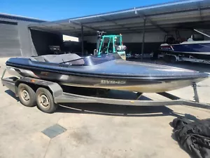 HALLETT EXECUTIVE SKI BOAT - Picture 1 of 6