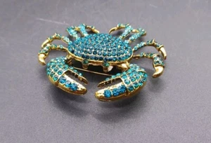 Betsey Johnson Rhinestone Alaska Blue Crab Sea Ocean Beach Goldtone Brooch Pin - Picture 1 of 4