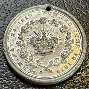QUEEN VICTORIA 1838 Silver Tone Coronation Crown Medal Medal UK England Clean - Picture 1 of 3