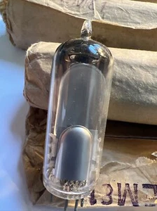 (1) EM81 6DA5 Philips Miniwatt Magic Eye NOS Tube D Ring Vintage Top Quality - Picture 1 of 4