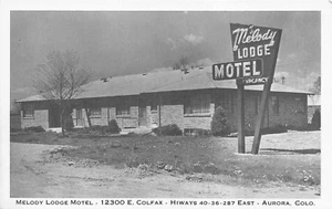Melody Lodge Motel auf der Main Street Colfax Ave Aurora, Co, Vintage 1950er Postkarte  - Bild 1 von 2