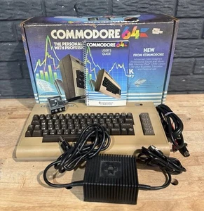 Commodore 64 Computer in Box mit Handbuch & Kabeln, FÜR TEILE REPARATUR EINSCHALTEN - Bild 1 von 20