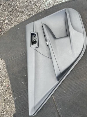 Panel de moldura de puerta trasera izquierda lado del conductor Toyota Camry 2012-2014 OEM Foto 1 de 4