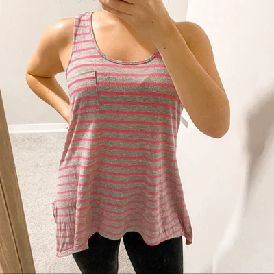 Camiseta sin mangas Soulcycle gris rosa a rayas dobladillo mordedura de tiburón acogedora de gran tamaño relajada mediana Foto 1 de 4