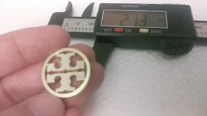 Tory Burch Button 21 mm Ivory/gold - Picture 1 of 4